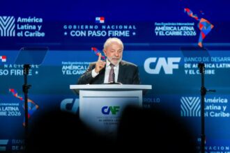 Divididos, somos frágeis, diz Lula ao defender integração na AL